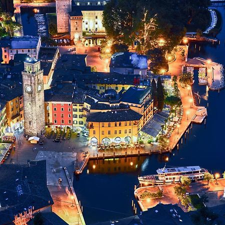 Villa Mimosa - Appartamento 1 - Happy Rentals Desenzano del Garda Exteriör bild