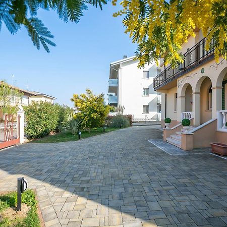 Villa Mimosa - Appartamento 1 - Happy Rentals Desenzano del Garda Exteriör bild