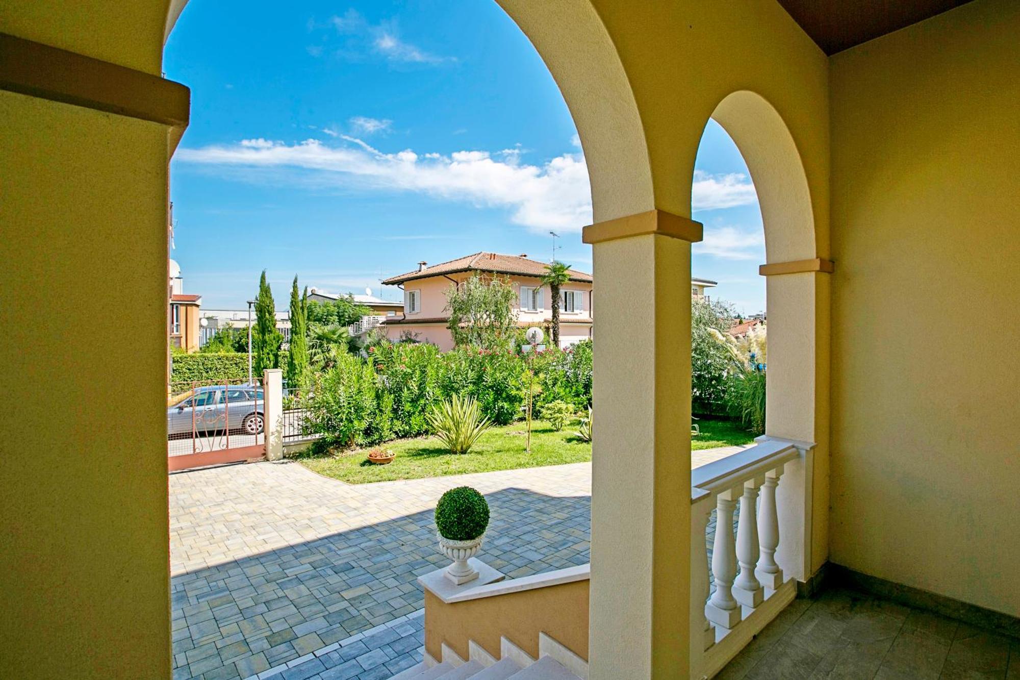 Villa Mimosa - Appartamento 1 - Happy Rentals Desenzano del Garda Exteriör bild