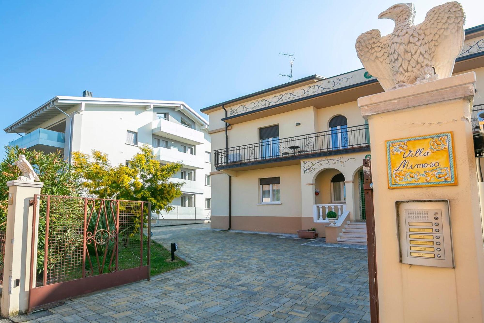Villa Mimosa - Appartamento 1 - Happy Rentals Desenzano del Garda Exteriör bild